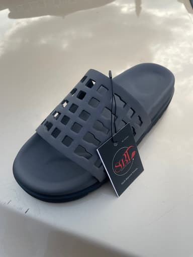 GREY PUNCHED SLIDE